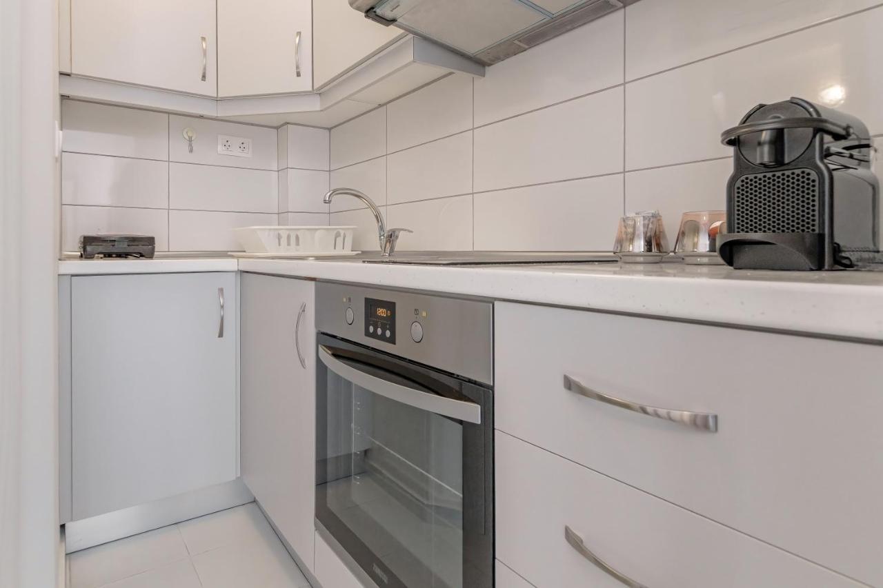 Golden Aura Apartment Danilia
