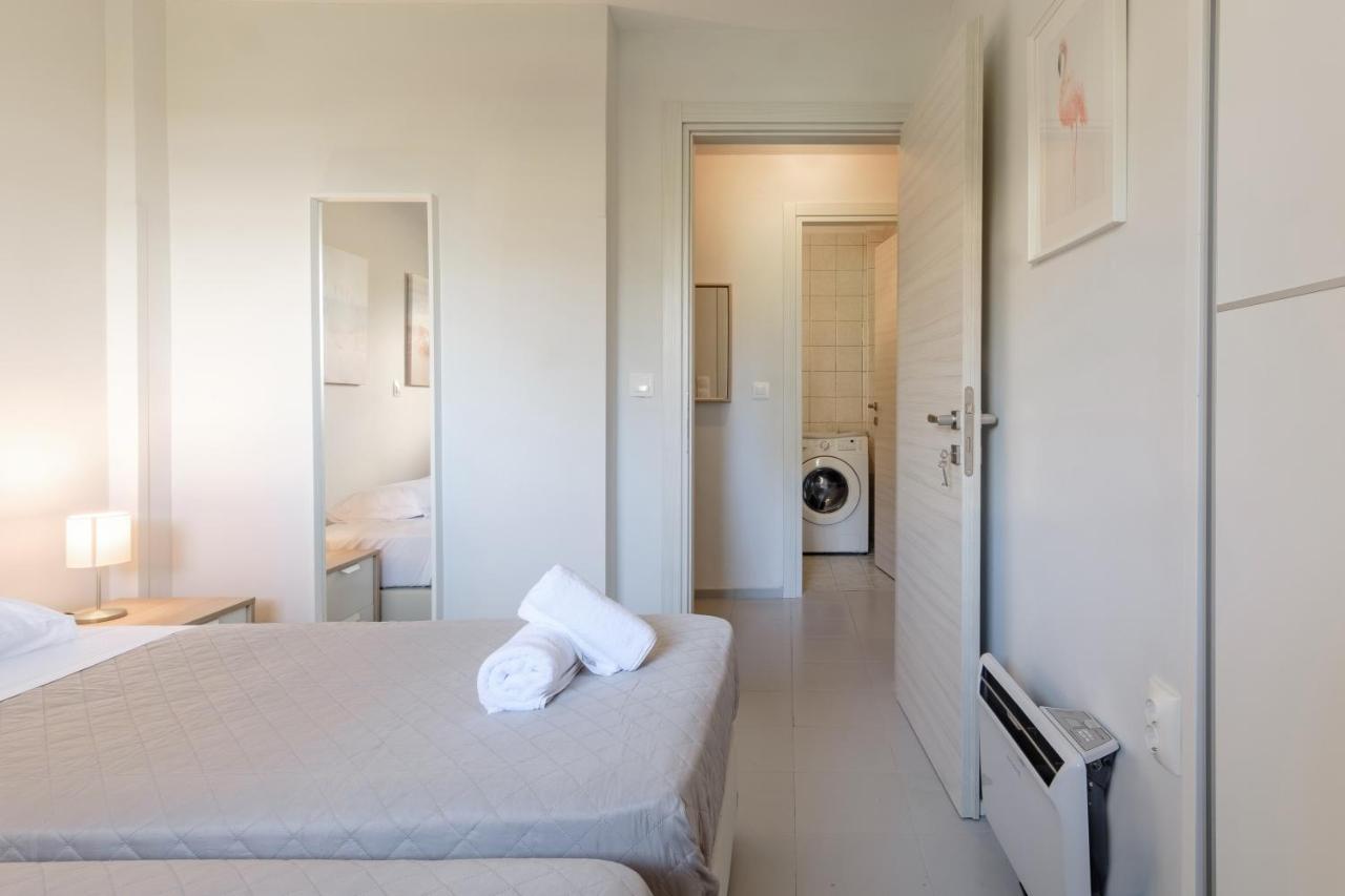 Apartment Golden Aura